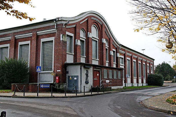 Elektrogrubenlager Außenansicht, rotes Backsteingebäude