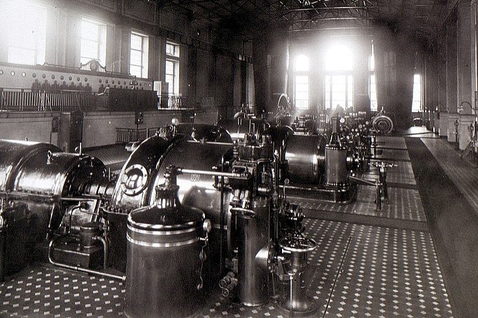 Zentralmaschinenhalle Innenansicht, historische schwarz-weiß Aufnahme von Maschinen